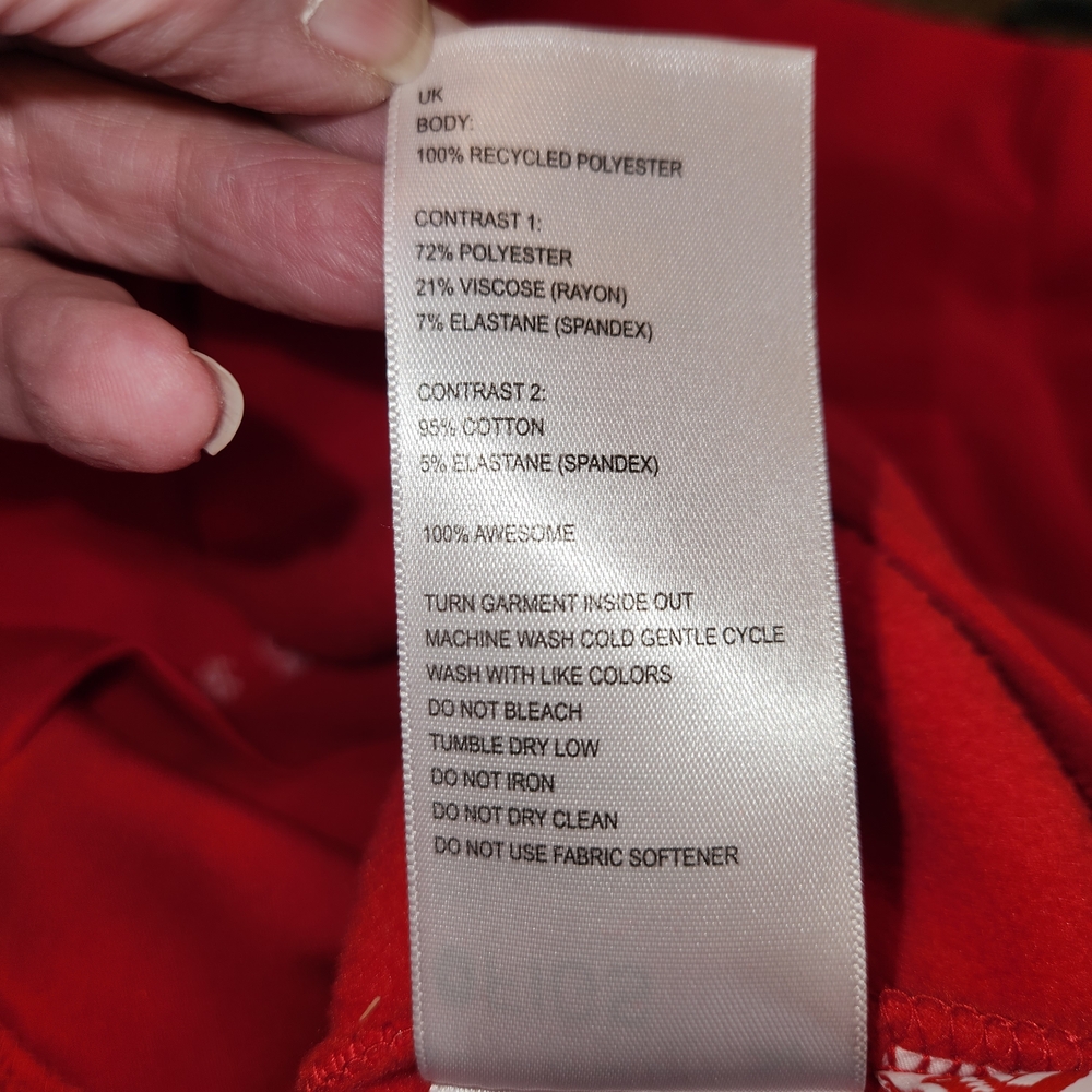 FIGS Vibrant Red On Shift Full Zip Fleece Jacket Size M 7 Pockets Mock Neck Soft - Picture 15 of 16